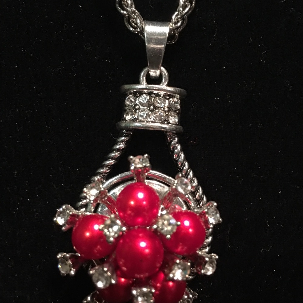 Necklace never been worn👗💐